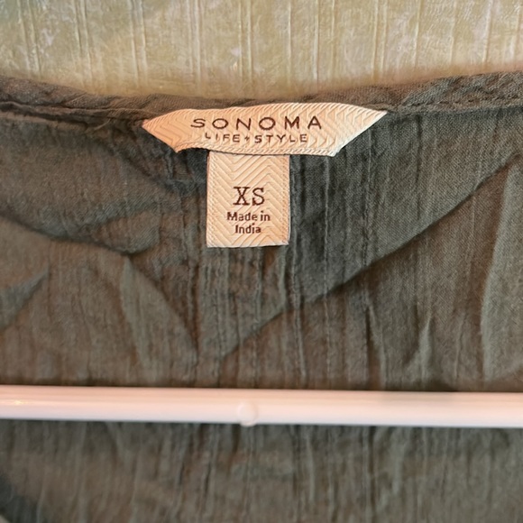 Top - Picture 2 of 2